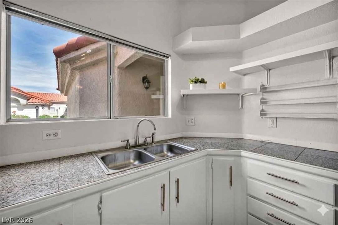 7803 Ravenhollow Lane