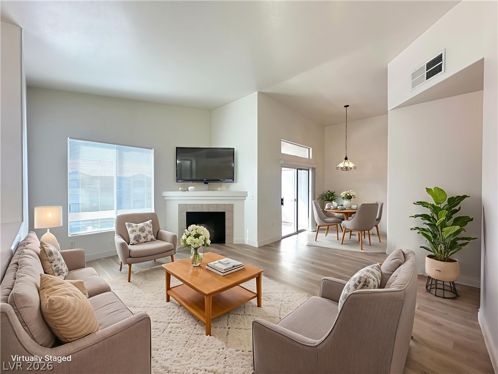 2305 W Horizon Ridge Parkway 522