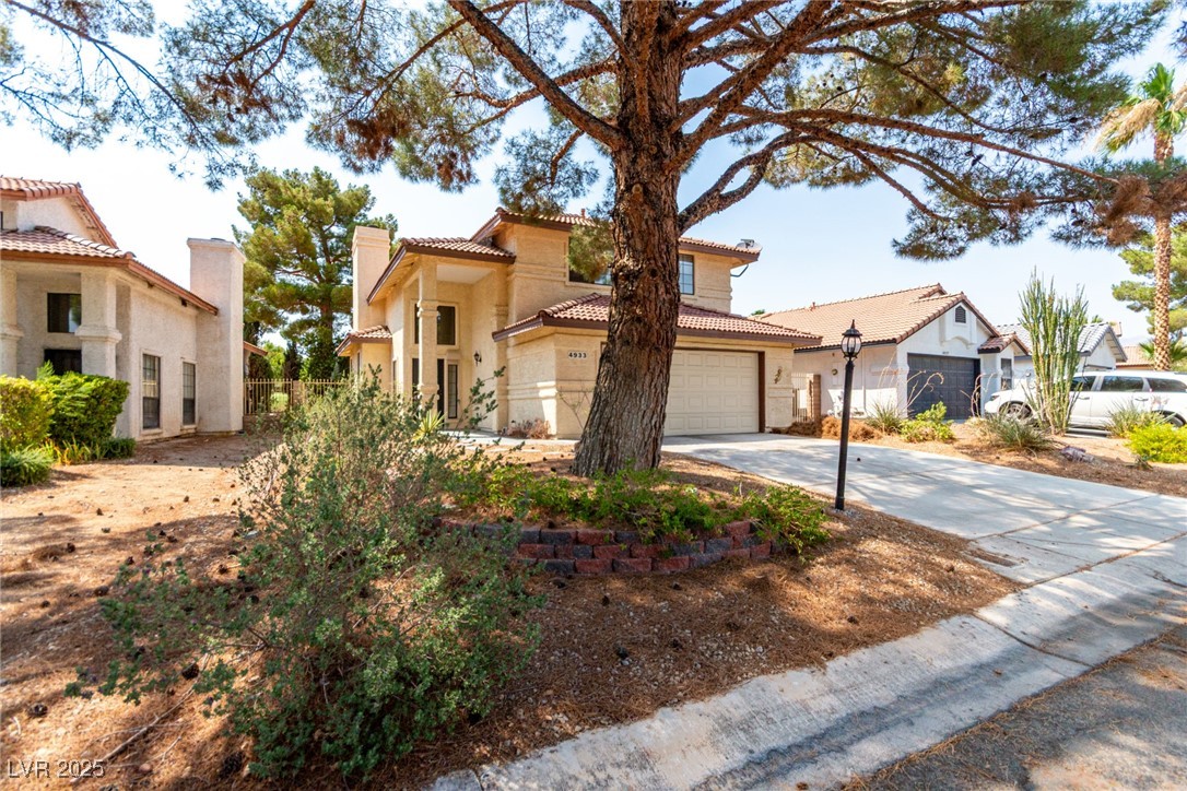 4933 Fiesta Lakes Street