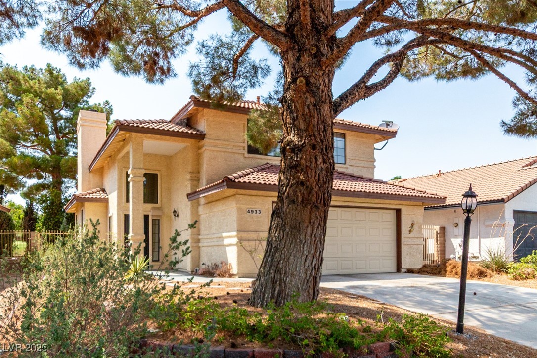 4933 Fiesta Lakes Street