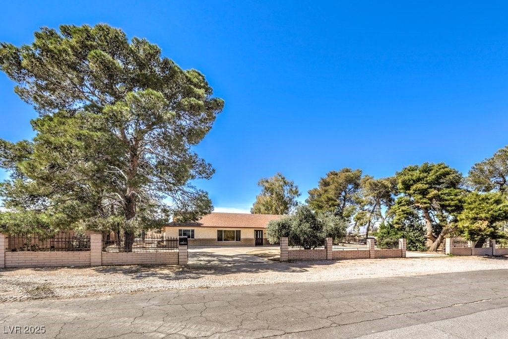 Photo of 10615 Rancho Destino Road, Las Vegas, NV 89183 (MLS # 2738626)