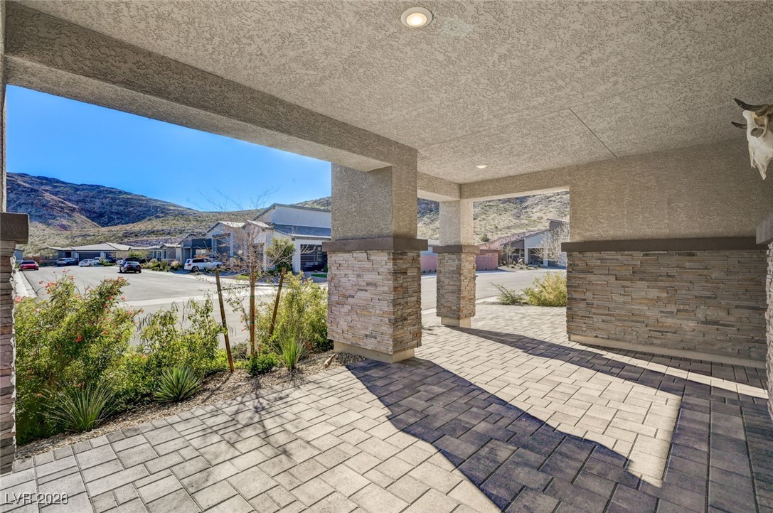 9684 Thistle Creek Avenue