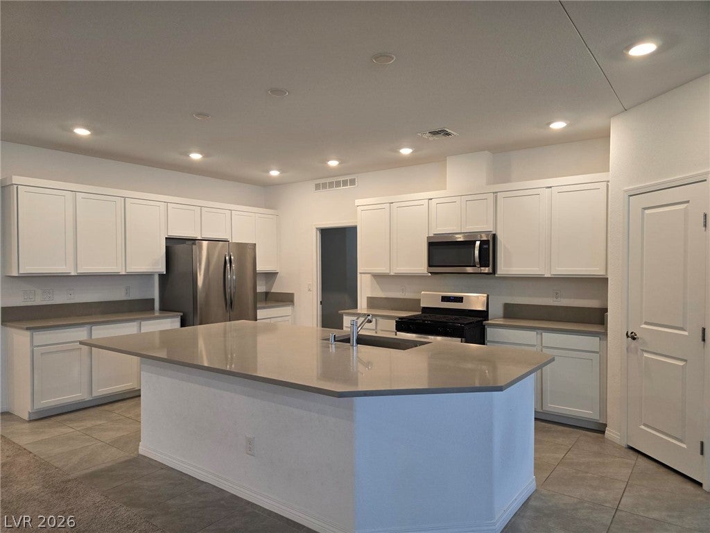 7047 Grace Estate Avenue
