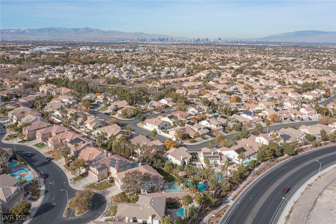 320 Glistening Cloud Drive, Henderson, Nevada image 7