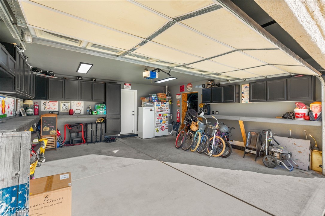 Las Vegas, Nevada 89129, United States, 4 Bedrooms Bedrooms, ,3 BathroomsBathrooms,Residential,Active,254349