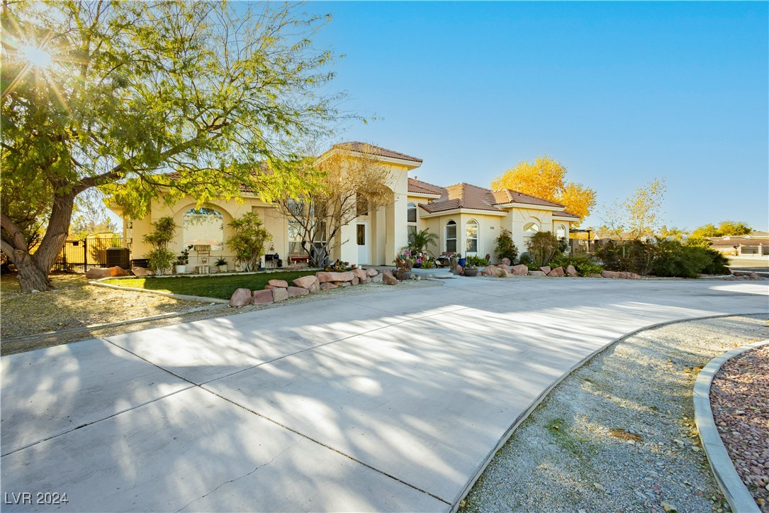 9990 Four Views Street