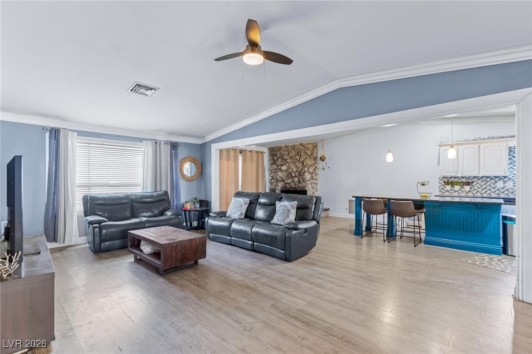 2423 Vista Colina Street