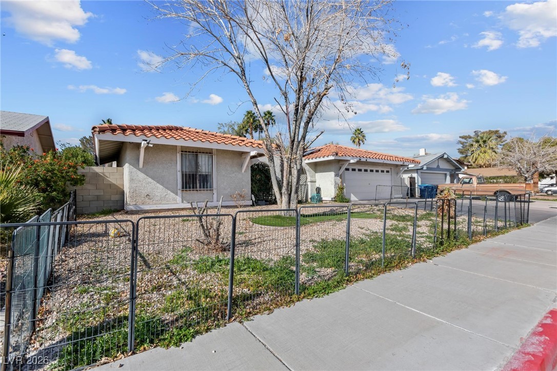 2423 Vista Colina Street