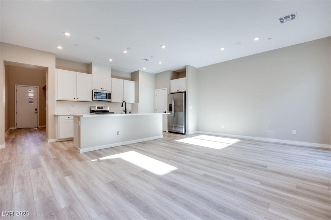 4341 Sunburst Spring Avenue