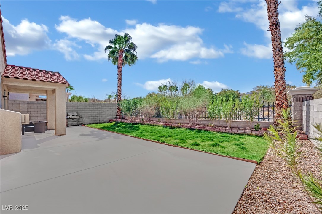 Henderson, Nevada 89052, United States, 3 Bedrooms Bedrooms, ,2 BathroomsBathrooms,Residential,Active,95702