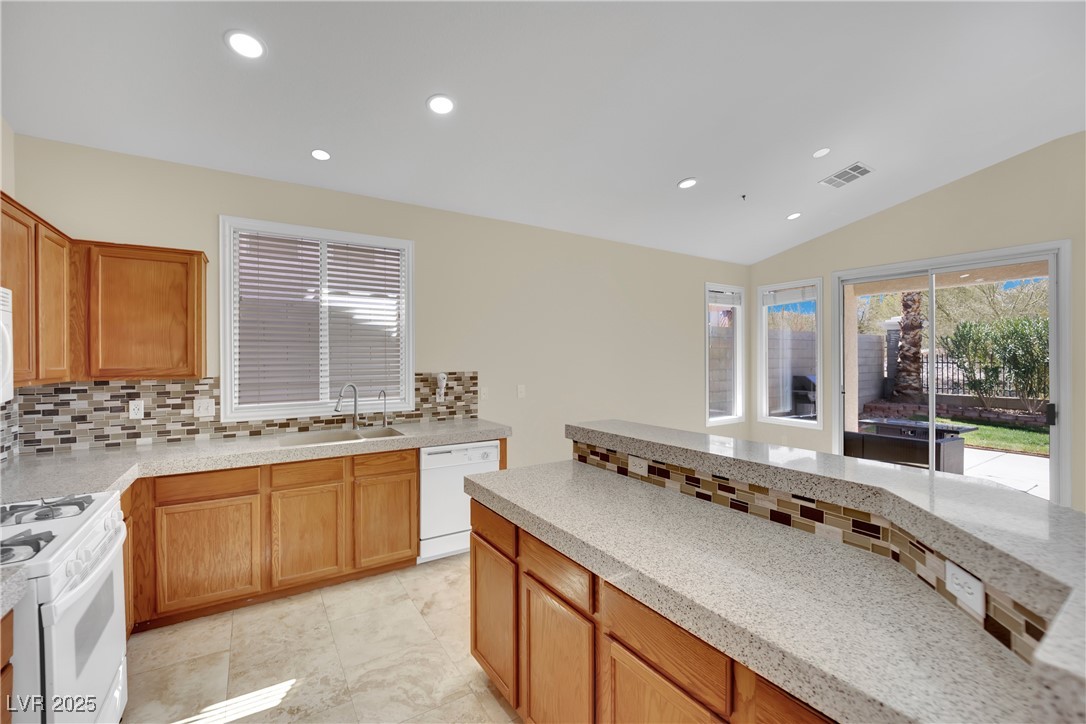 Henderson, Nevada 89052, United States, 3 Bedrooms Bedrooms, ,2 BathroomsBathrooms,Residential,Active,95702