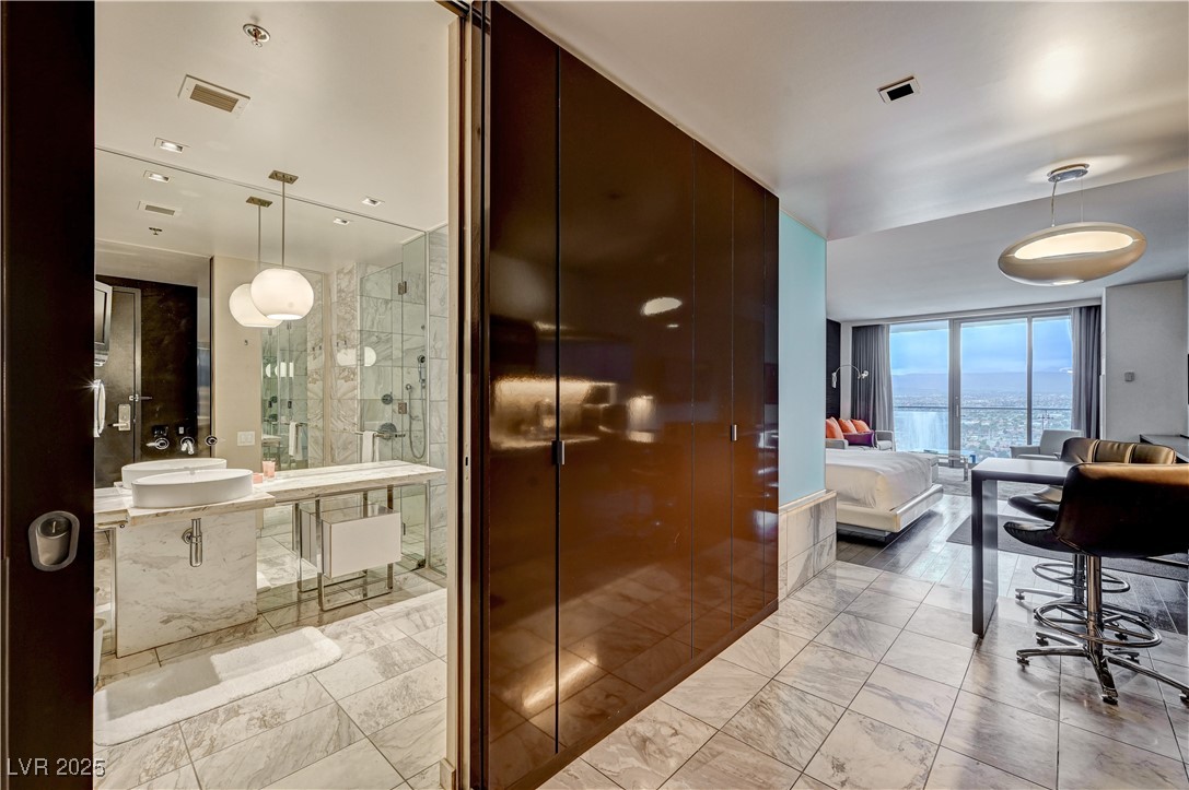 4381 W Flamingo Road 5207