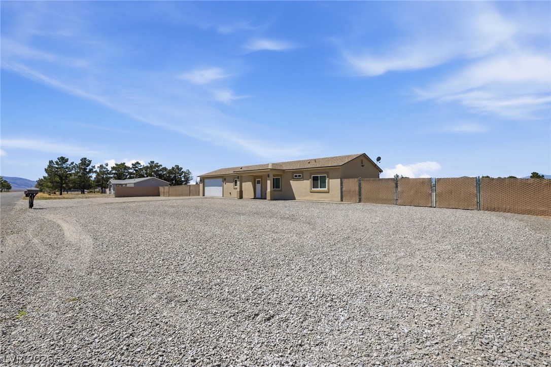 1310 E Carson