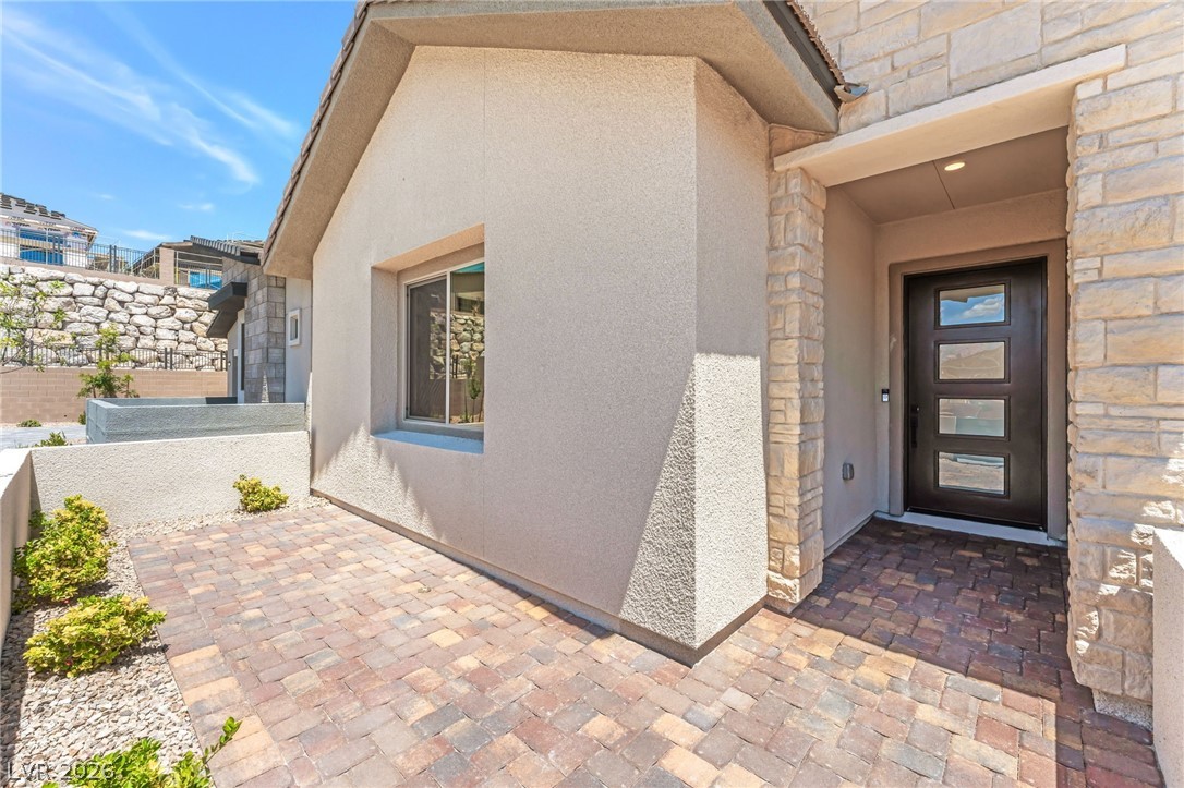 1044 Skyview Cove Court