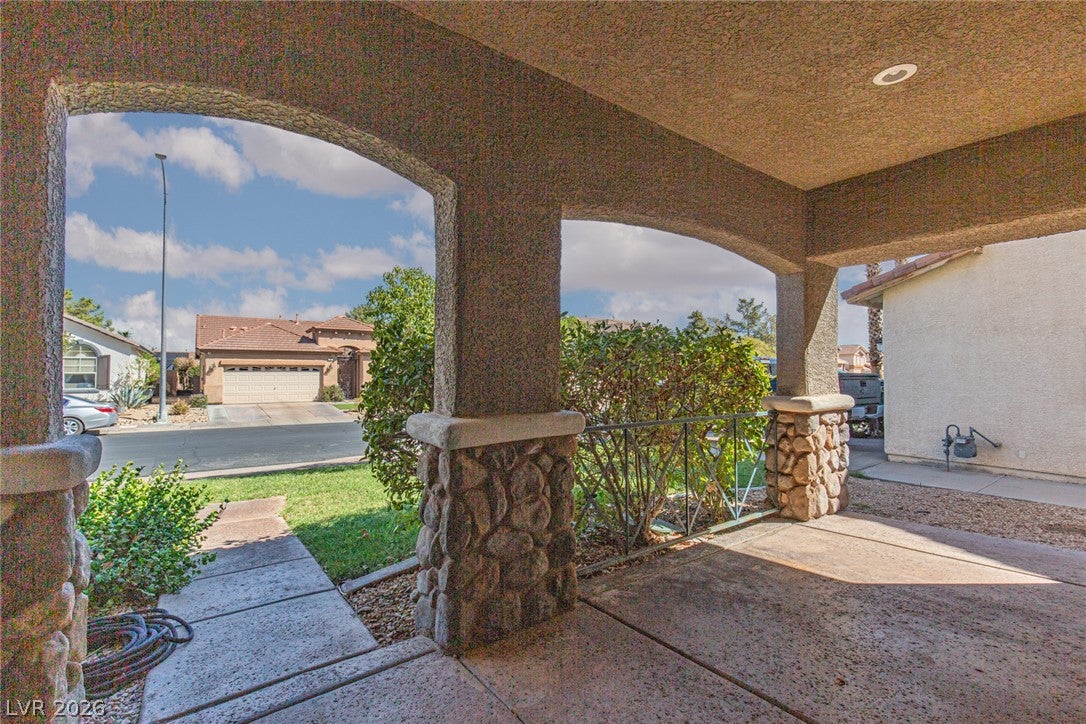 725 SMOKEY MOUNTAIN Avenue