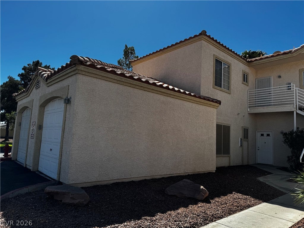 1900 N Torrey Pines Drive 101