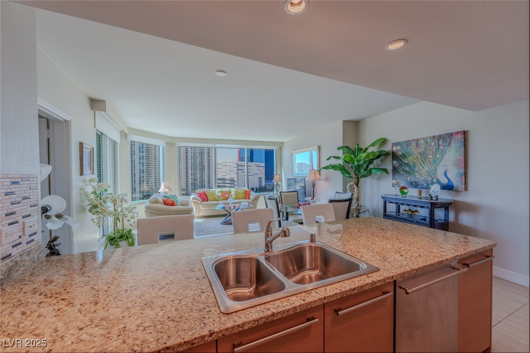 222 Karen Avenue 1502