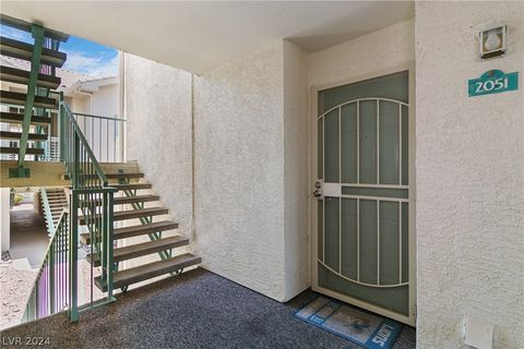 Condominium in Laughlin NV 3550 Bay Sands Drive 2.jpg