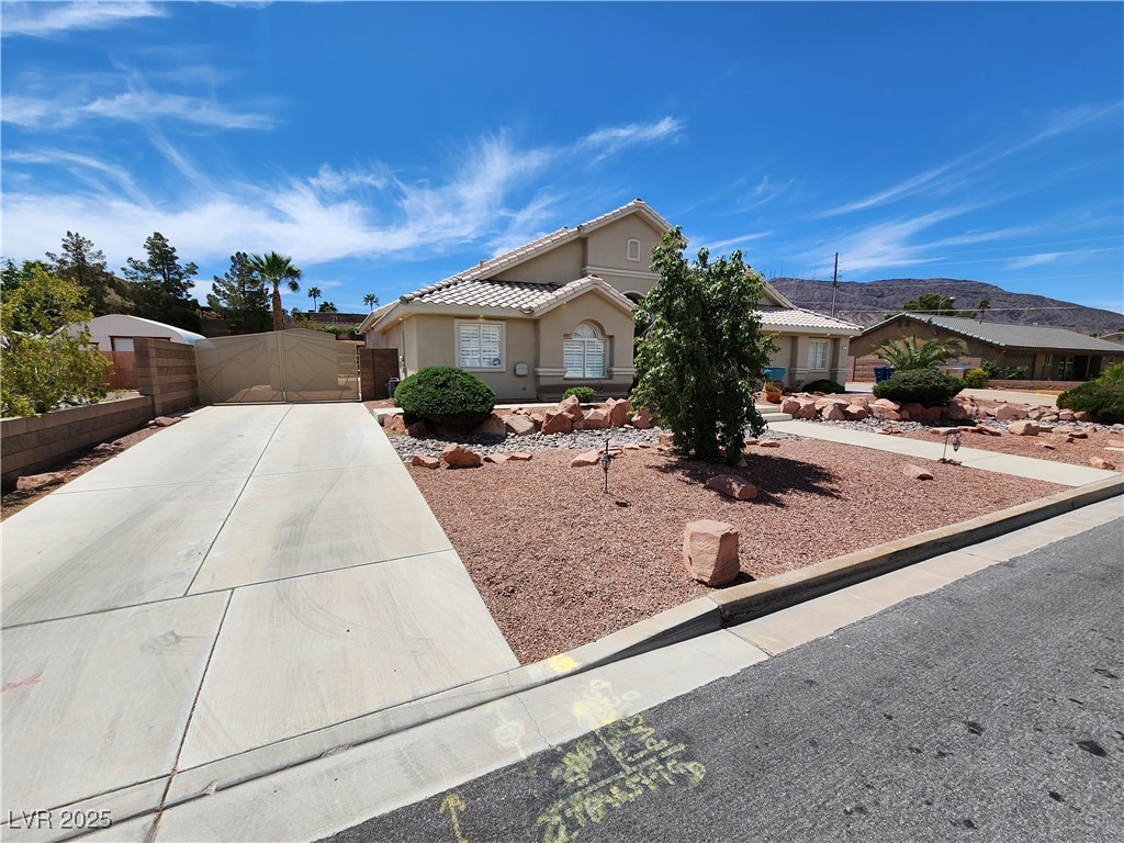 121 E Cypress Drive, Henderson, Nevada image 2