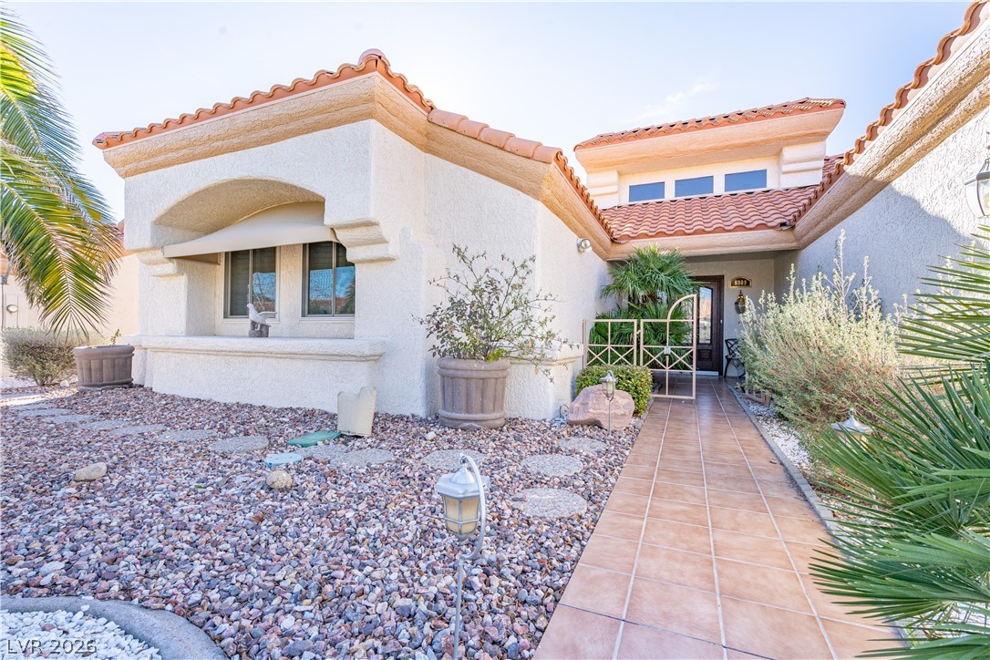 8909 Meadowood Drive