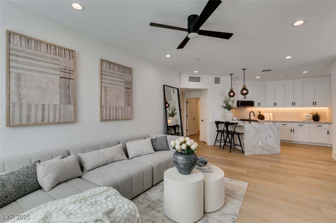 Las Vegas, Nevada 89148, United States, 2 Bedrooms Bedrooms, ,2 BathroomsBathrooms,Residential,Active,232357