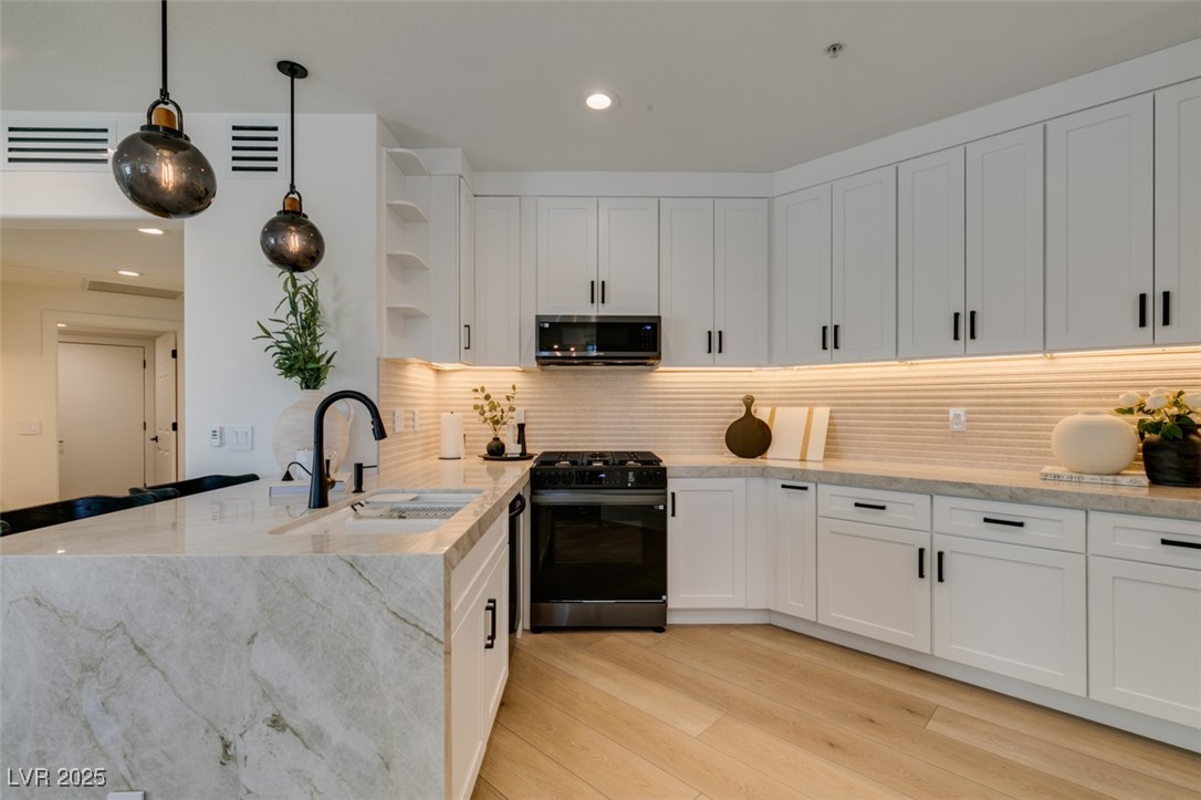 Las Vegas, Nevada 89148, United States, 2 Bedrooms Bedrooms, ,2 BathroomsBathrooms,Residential,Active,232357