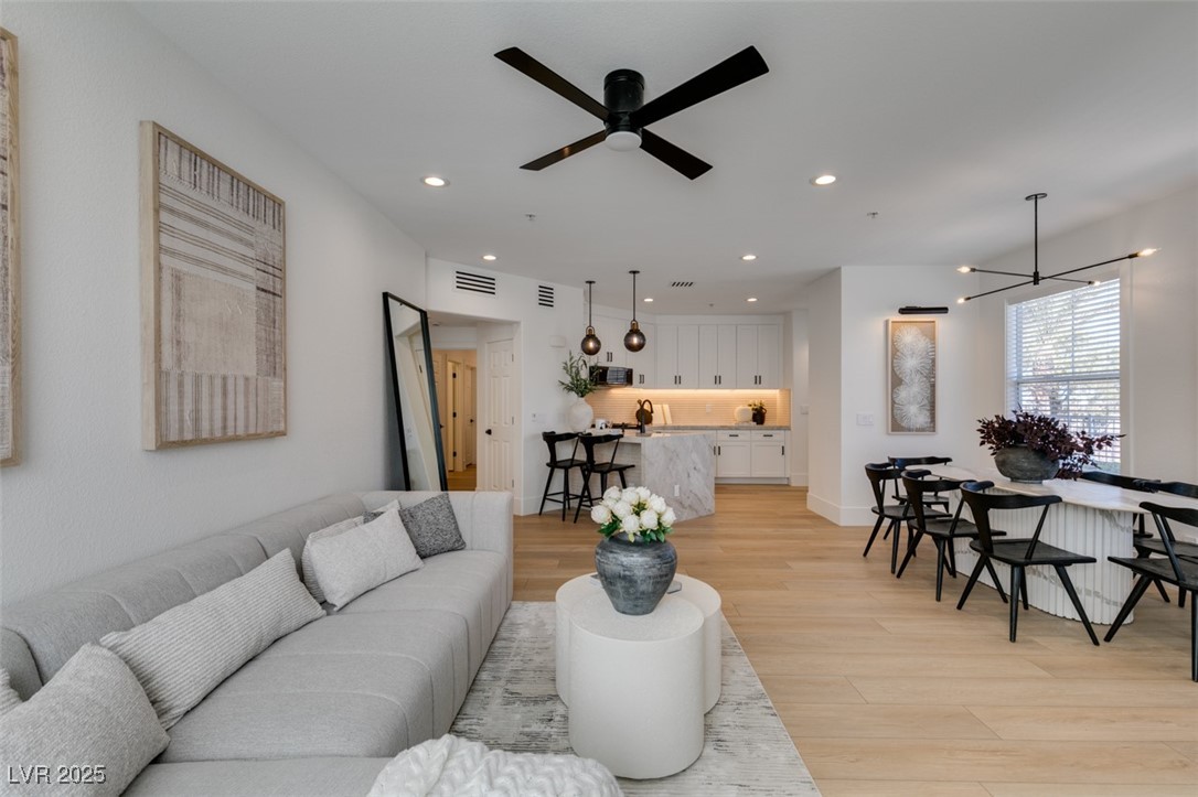 Las Vegas, Nevada 89148, United States, 2 Bedrooms Bedrooms, ,2 BathroomsBathrooms,Residential,Active,232357