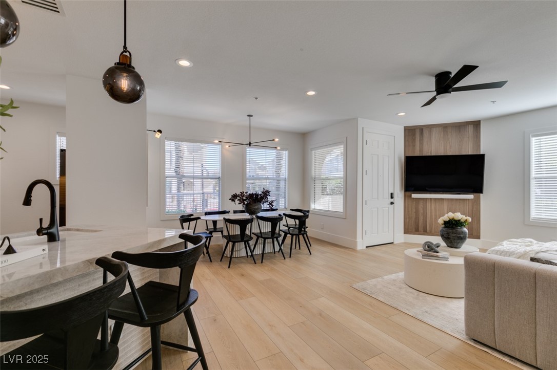 Las Vegas, Nevada 89148, United States, 2 Bedrooms Bedrooms, ,2 BathroomsBathrooms,Residential,Active,232357