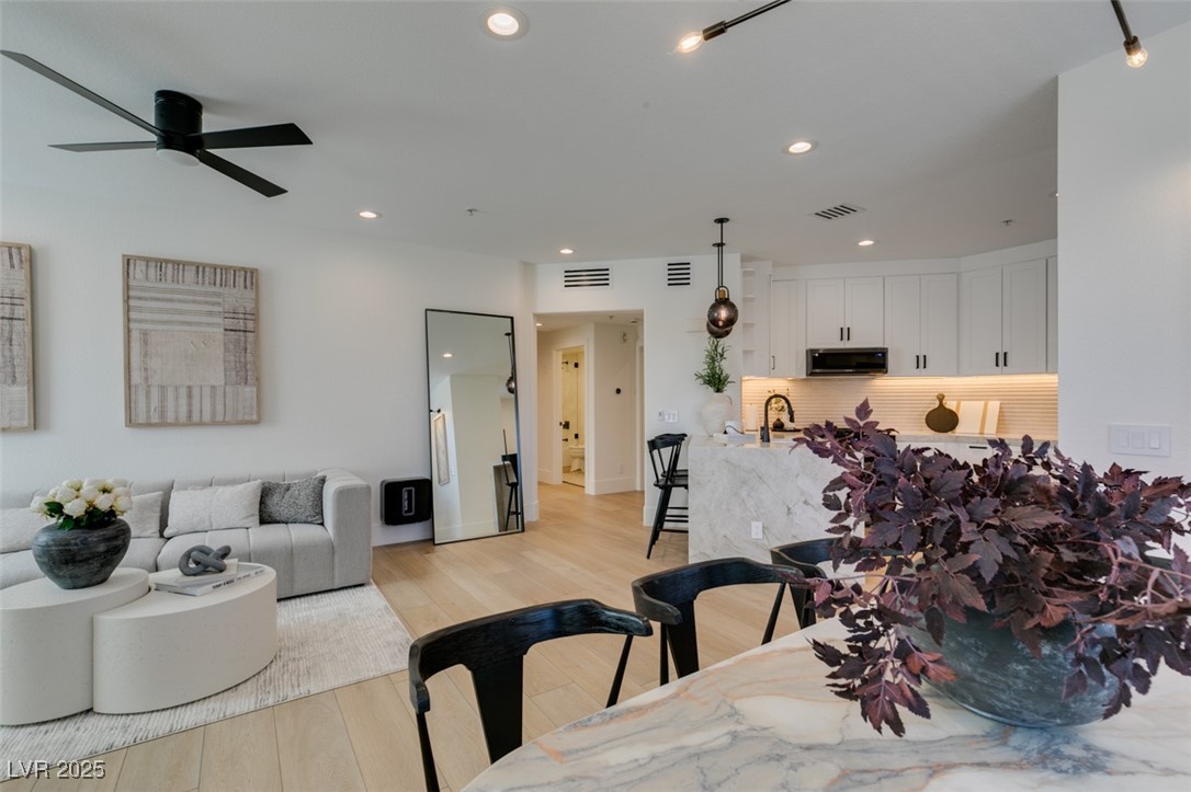 Las Vegas, Nevada 89148, United States, 2 Bedrooms Bedrooms, ,2 BathroomsBathrooms,Residential,Active,232357