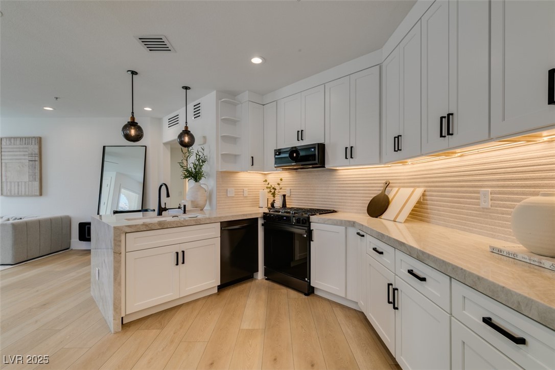 Las Vegas, Nevada 89148, United States, 2 Bedrooms Bedrooms, ,2 BathroomsBathrooms,Residential,Active,232357