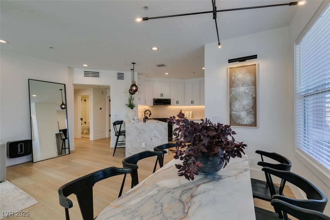 Las Vegas, Nevada 89148, United States, 2 Bedrooms Bedrooms, ,2 BathroomsBathrooms,Residential,Active,232357