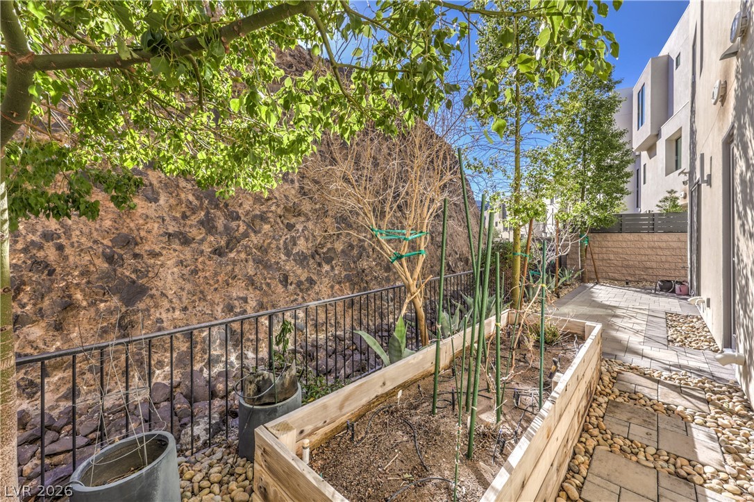 Henderson, Nevada, 89012, United States, 4 Bedrooms Bedrooms, ,5 BathroomsBathrooms,Residential,Active,2016114
