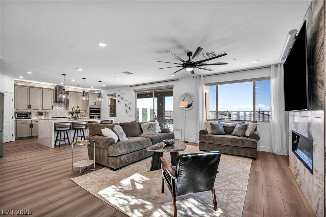 390 Coastal Redwood Street