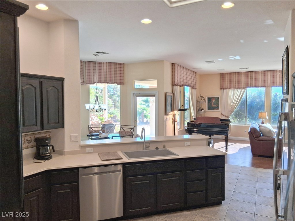 Las Vegas, Nevada 89134, United States, 2 Bedrooms Bedrooms, ,2 BathroomsBathrooms,Residential,Active,238849