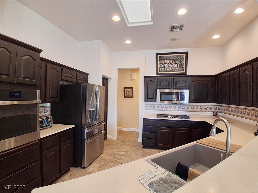 Las Vegas, Nevada 89134, United States, 2 Bedrooms Bedrooms, ,2 BathroomsBathrooms,Residential,Active,238849