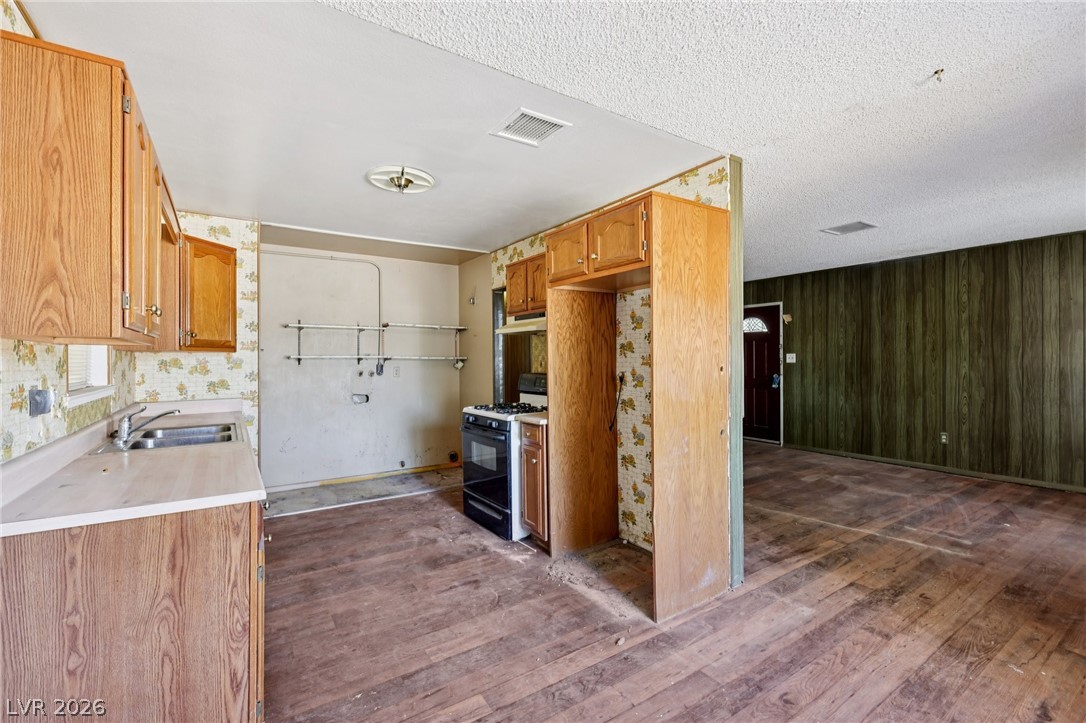 2608 Englestad Street