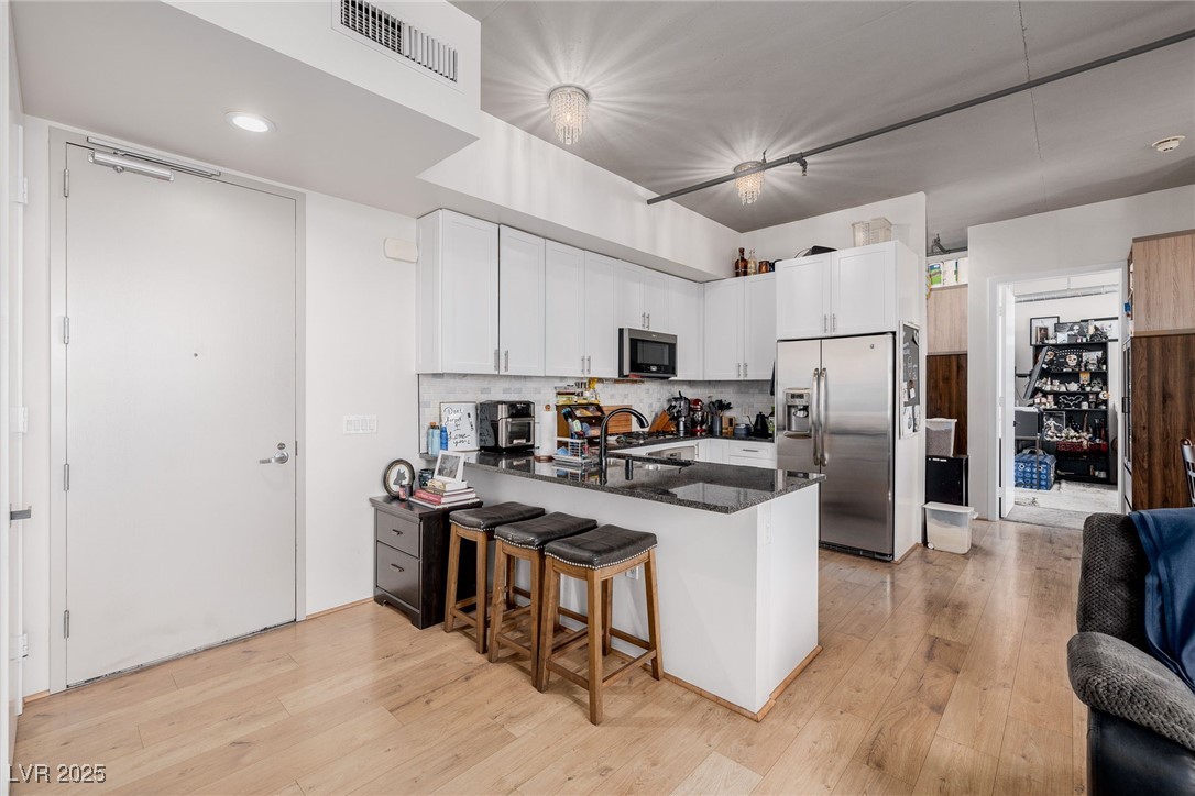 353 E Bonneville Avenue 632