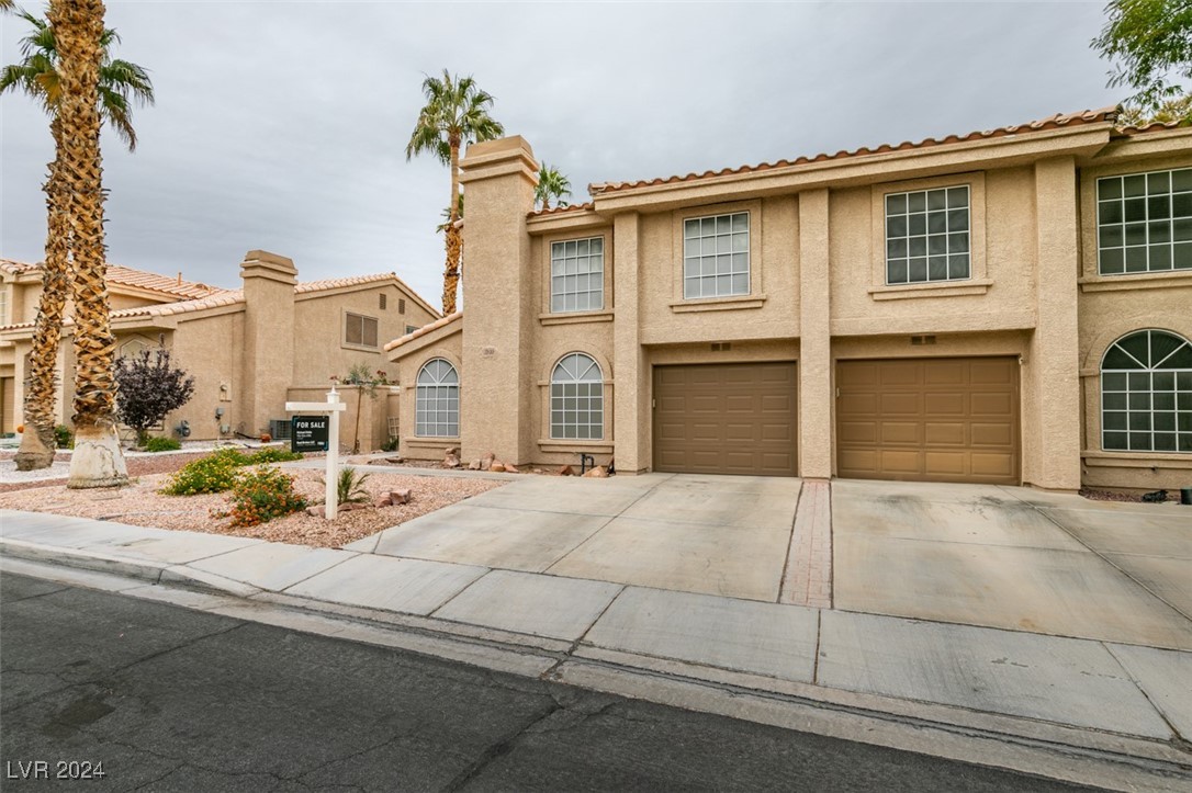 2810 Briar Knoll Drive, Henderson, Nevada image 2