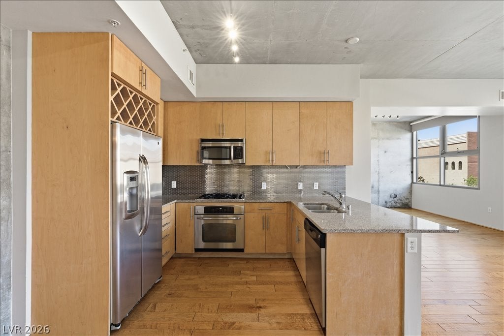 353 E Bonneville Avenue 295