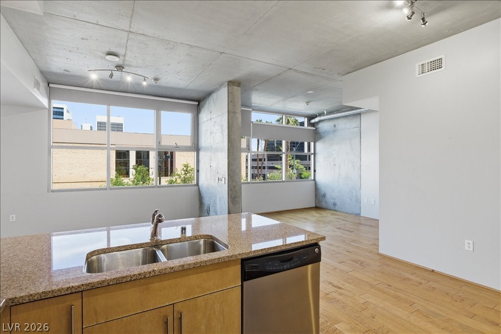 353 E Bonneville Avenue 295