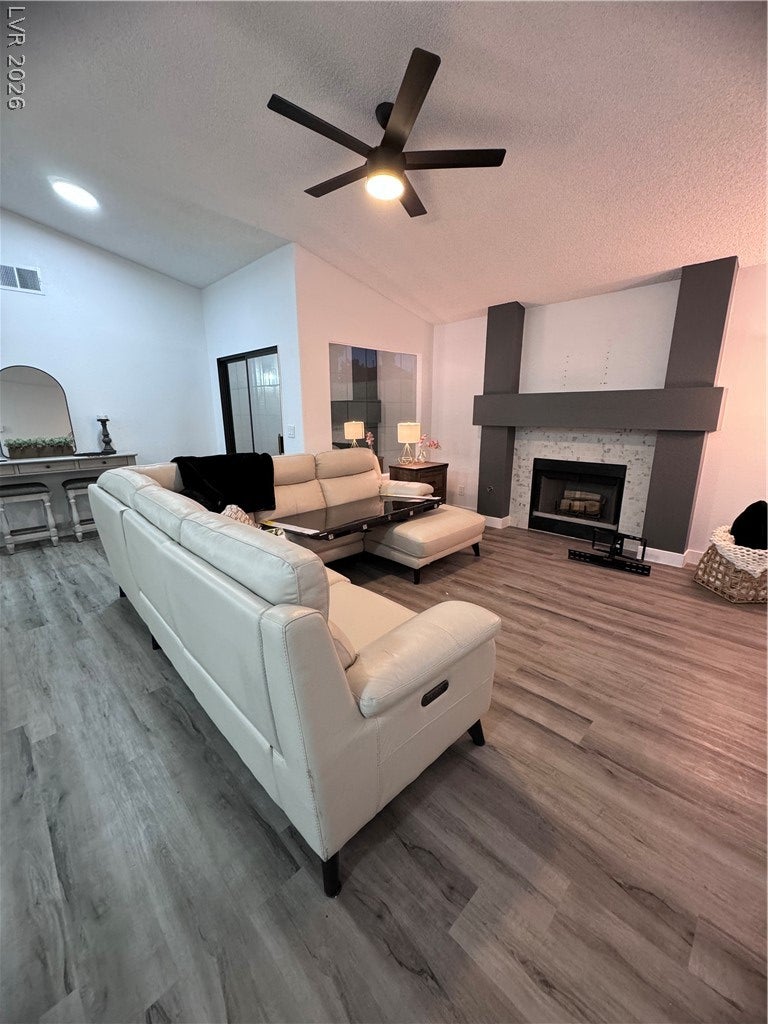 2044 Waverly Circle