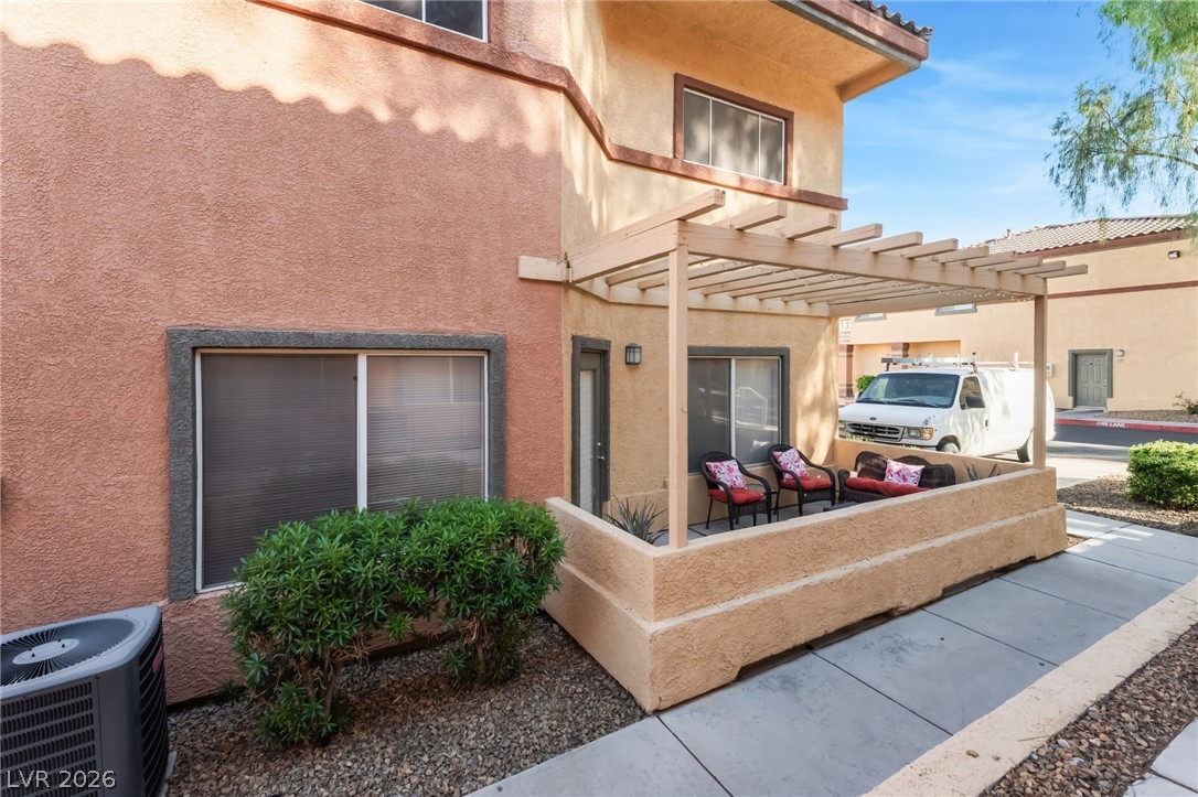 4915 E Russell RD Road