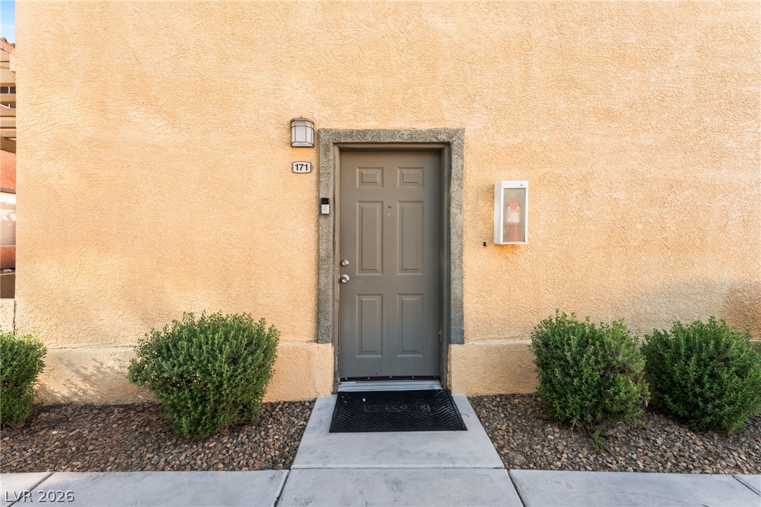 4915 E Russell RD Road