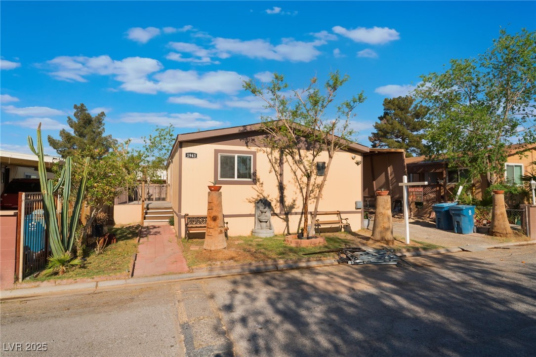 1943 Quintearo Street, Las Vegas, Nevada image 2