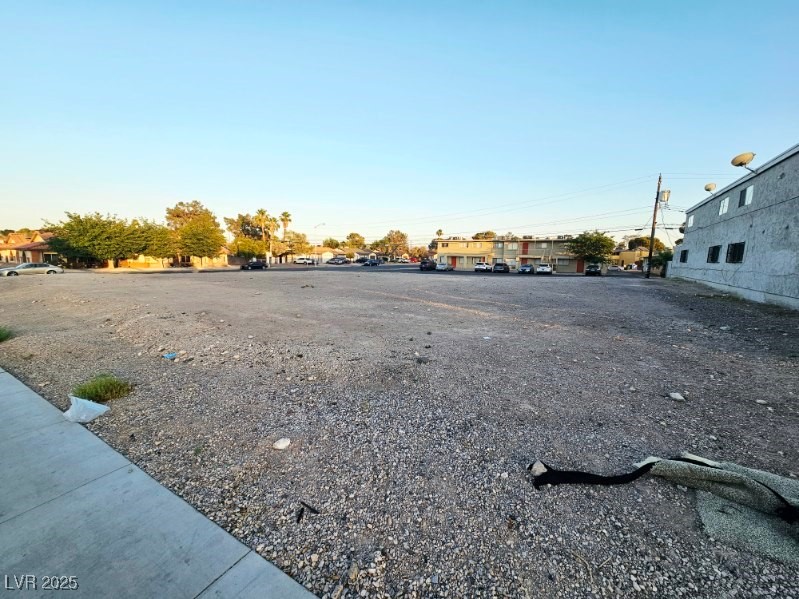 East Harmon Ave