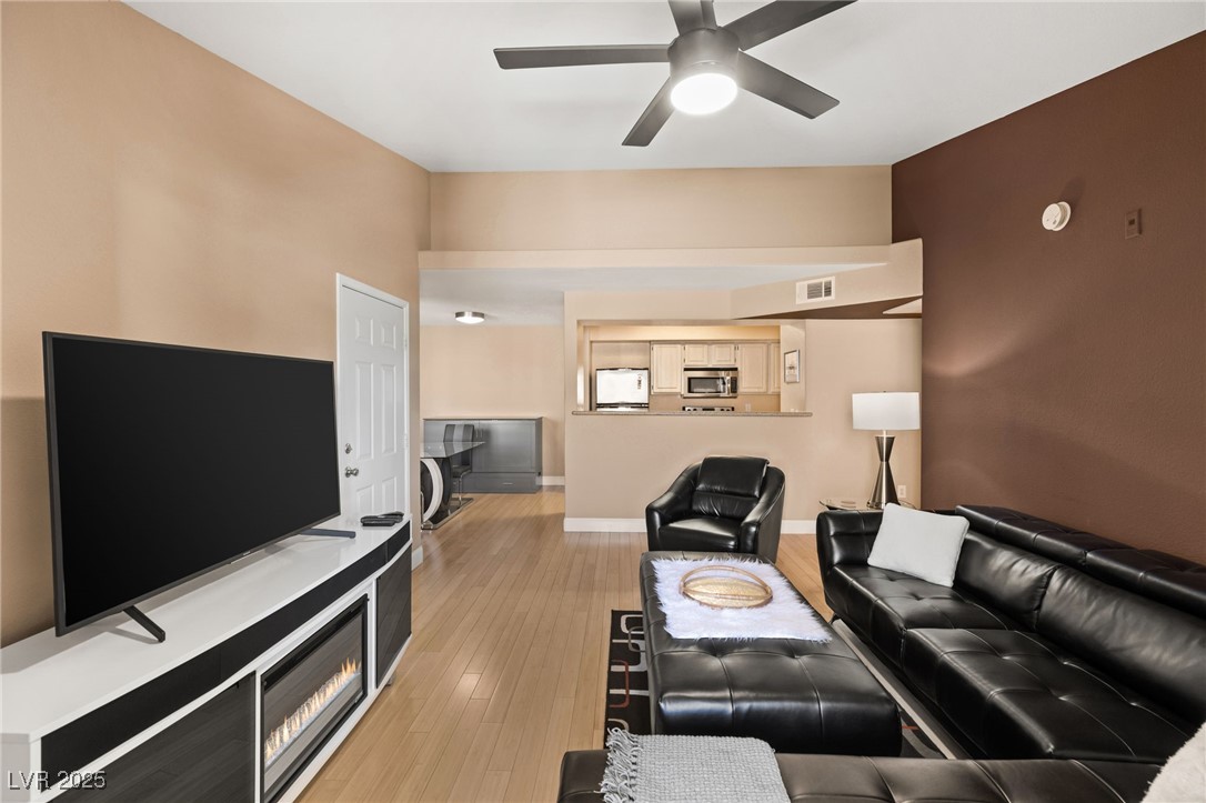 Las Vegas, Nevada 89183, United States, 1 Bedroom Bedrooms, ,1 BathroomBathrooms,Residential,Pending,3977