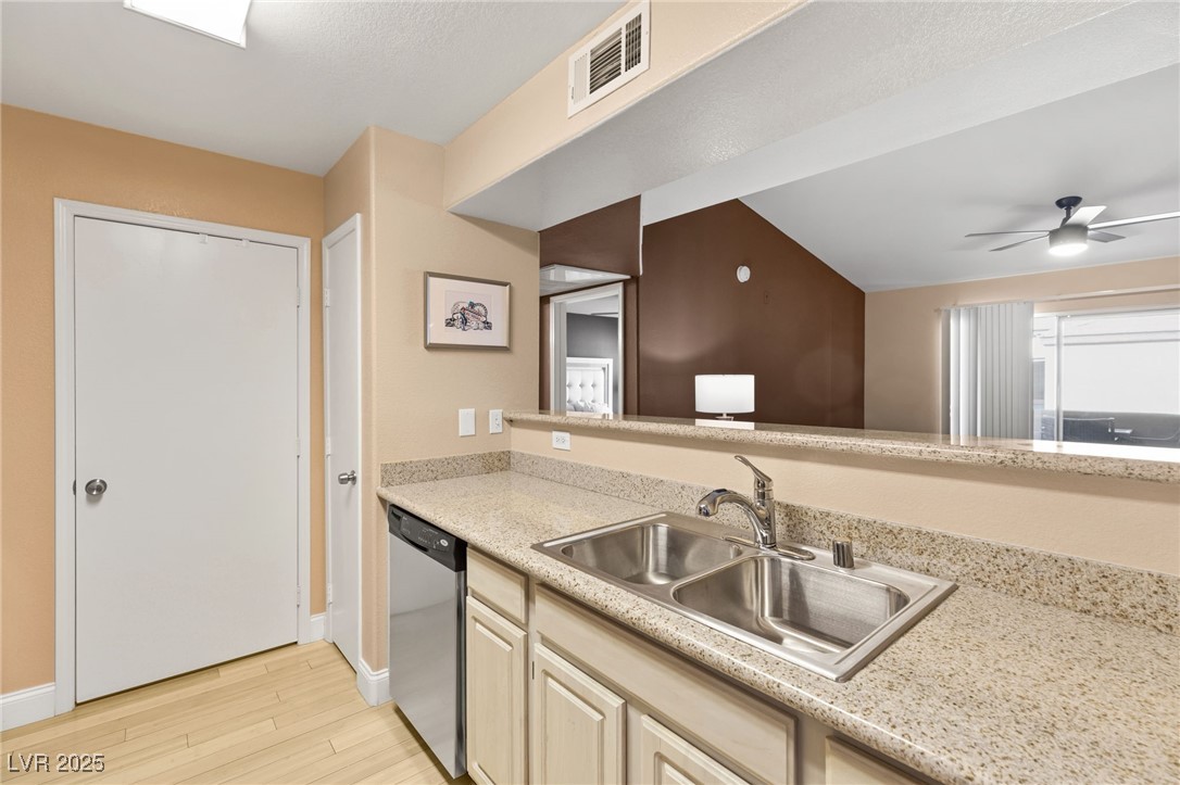 Las Vegas, Nevada 89183, United States, 1 Bedroom Bedrooms, ,1 BathroomBathrooms,Residential,Pending,3977