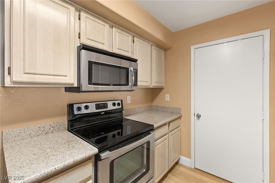 Las Vegas, Nevada 89183, United States, 1 Bedroom Bedrooms, ,1 BathroomBathrooms,Residential,Pending,3977