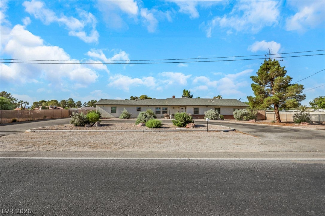 2715 E Hacienda Avenue