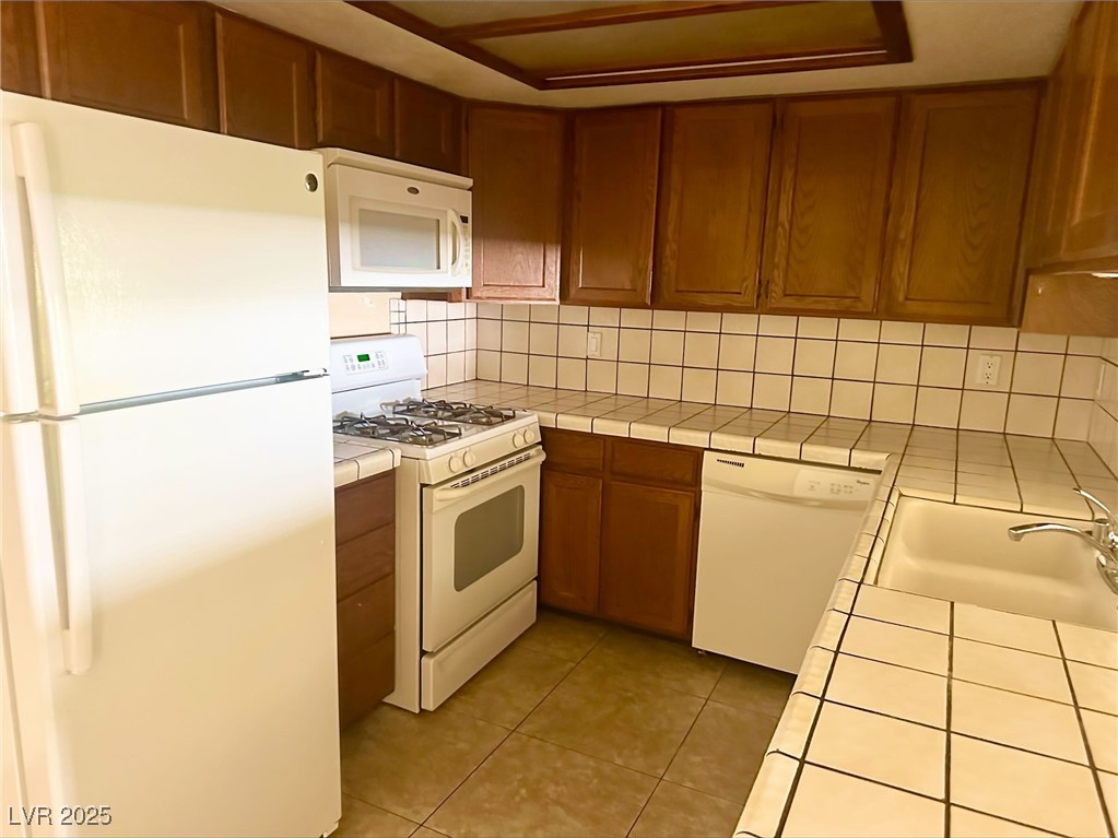 Las Vegas, Nevada 89146, United States, 2 Bedrooms Bedrooms, ,2 BathroomsBathrooms,Residential,Active,81131